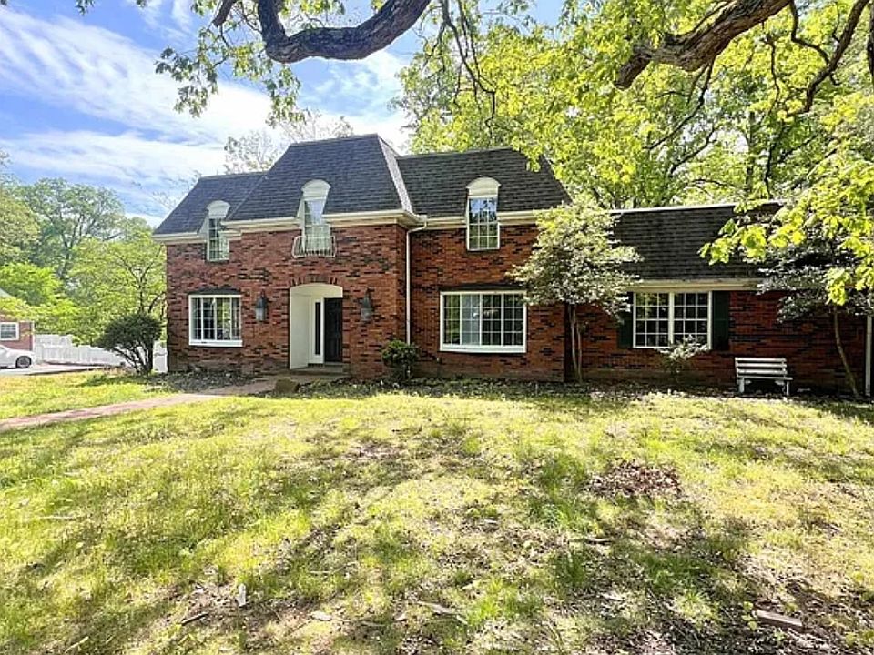1st image of 4 The Oaks Dr