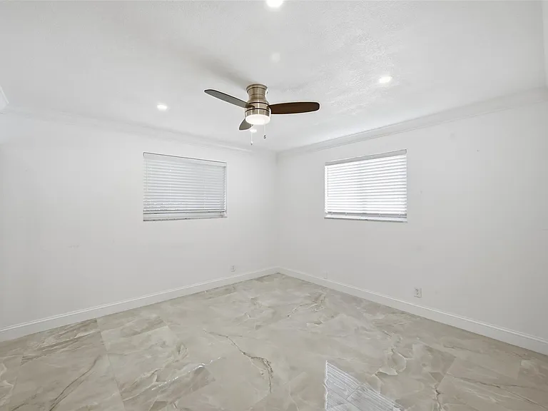 1400 SE 8th Ave — Photo 21