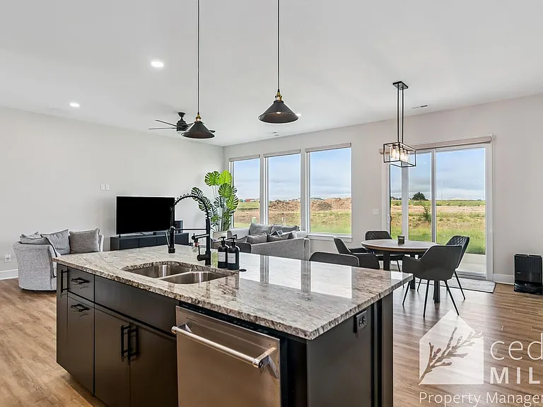 1502 N Emerald Valley Dr — Photo 4