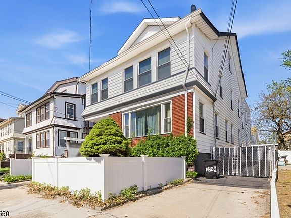 3rd image of 1602 Bayview Ave