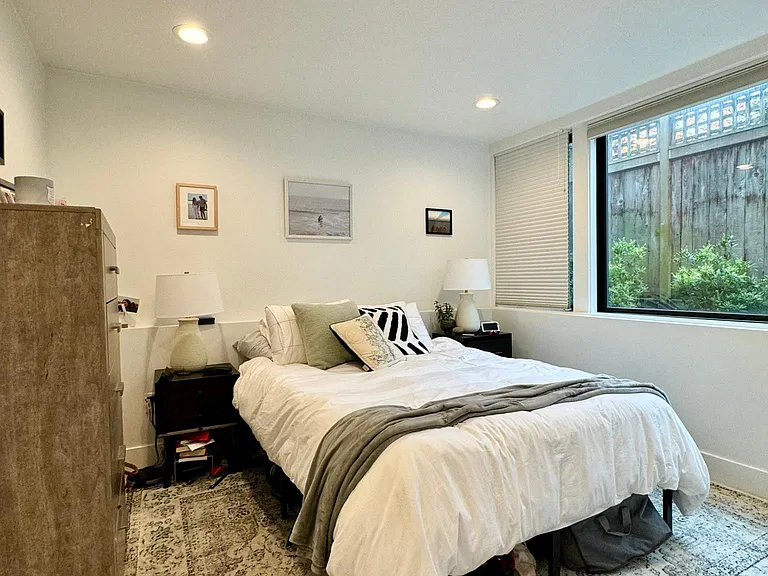 4406 Thackeray Pl NE — Photo 8