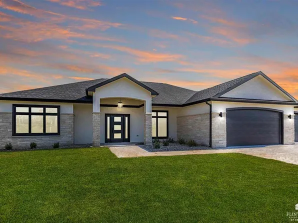 8840 Moonbug Ln, Manhattan, KS 66502