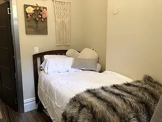 Rented by R New York