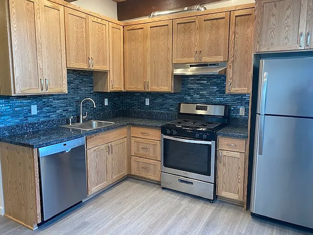 2402 Floral Hill Dr — Photo 2