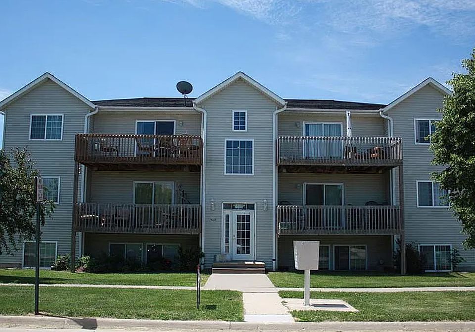 1st image of 409 James Blvd #4