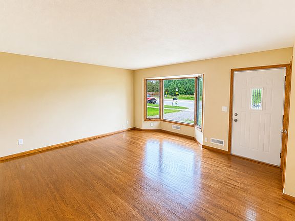3rd image of 11524 Crooked Lake Blvd NW