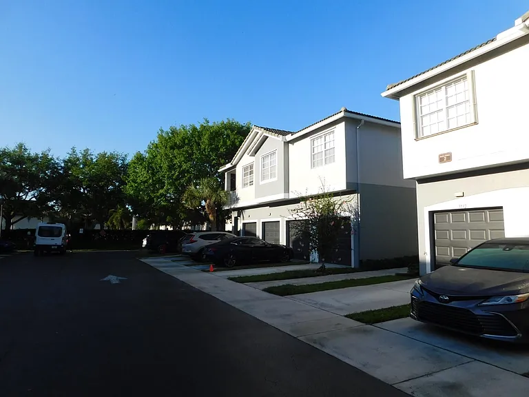 3134 Grandiflora Dr — Photo 2