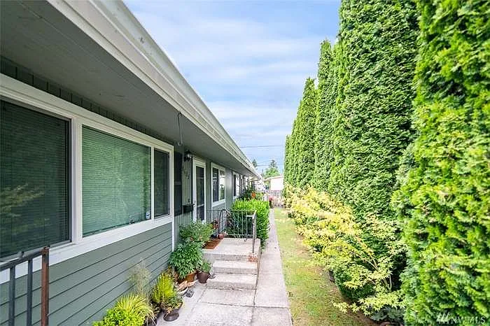 2 bed, 696 sqft, $2,195 — Photo 1