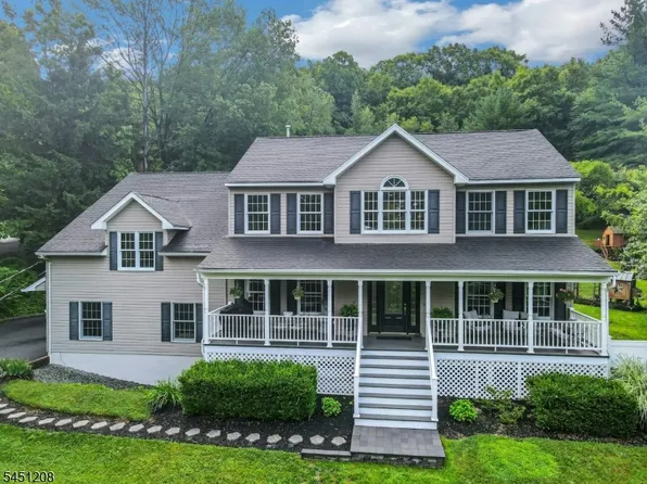 588 Stonetown Rd, Ringwood Boro, NJ 07456