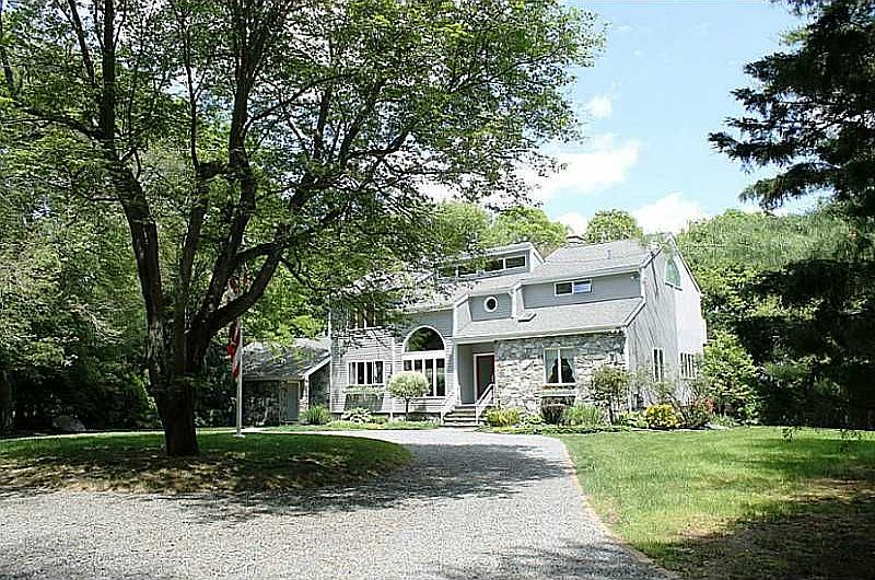 2nd image of 87 Kickemuit Ave