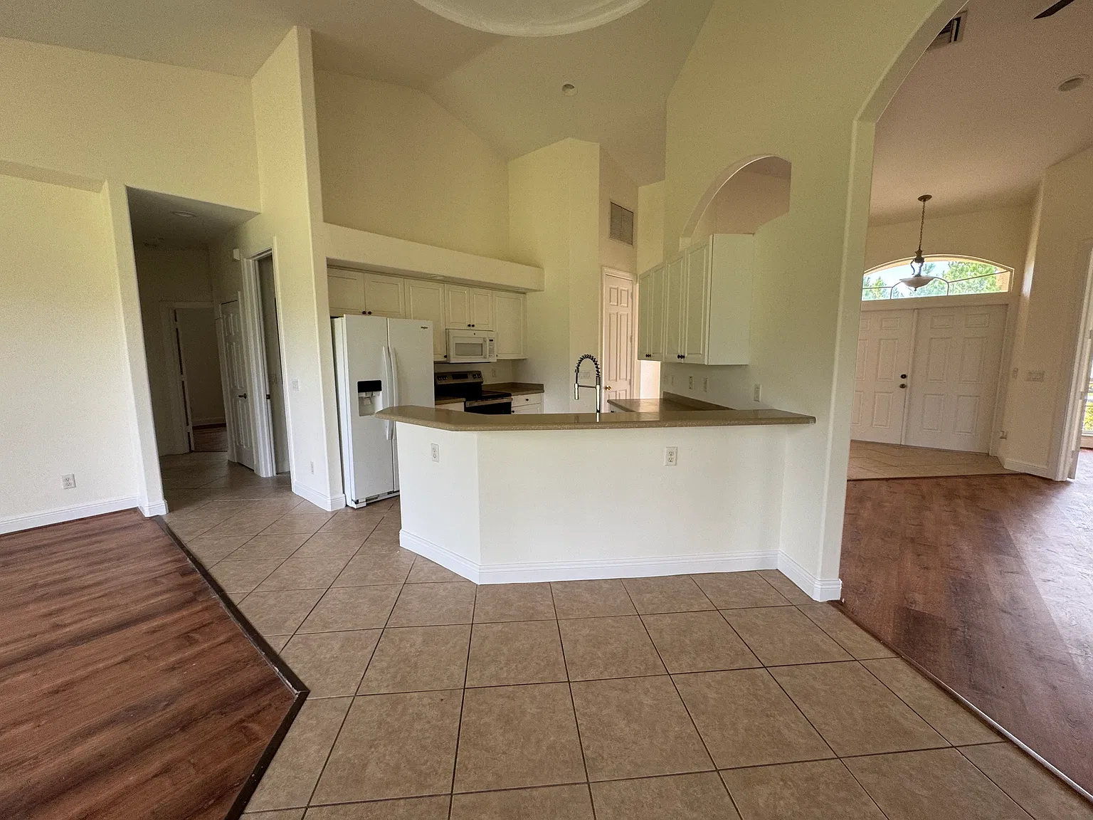 3 bed, 1946 sqft, $1,900 — Photo 4
