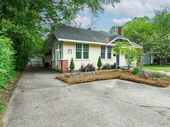 3rd image of 3211 Cloverdale Rd