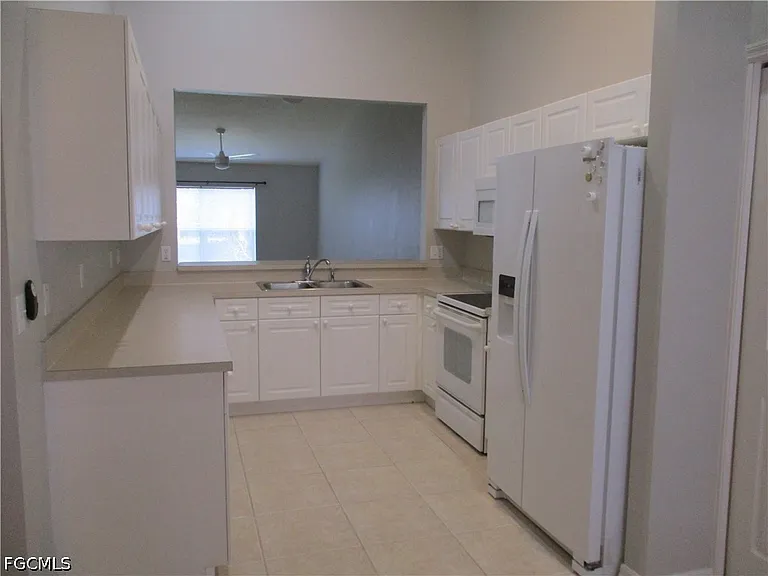 4330 SW 7th Pl — Photo 3