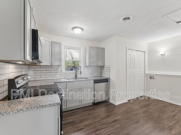 4th image of 5026 Locust Ave