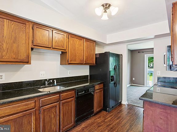 3rd image of 12925 Pickering Dr