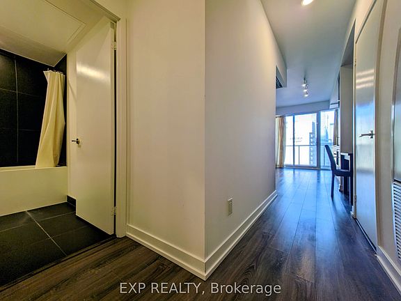 4th image of 20 Edward St #1821