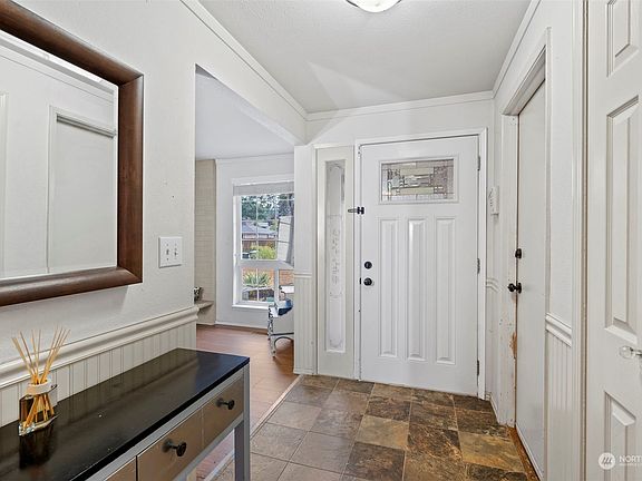 3rd image of 7909 Onyx Drive SW