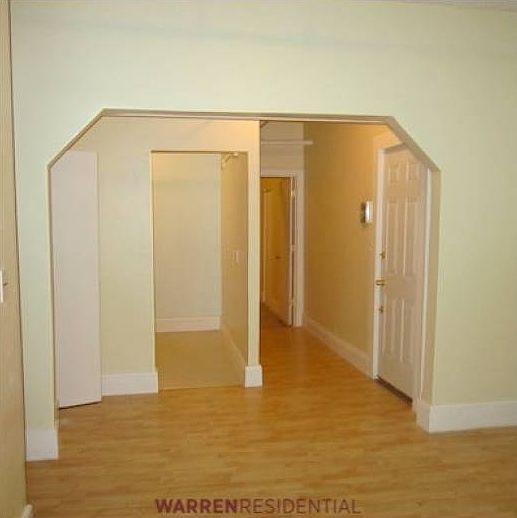 2nd image of 31 Queensberry St APT 4