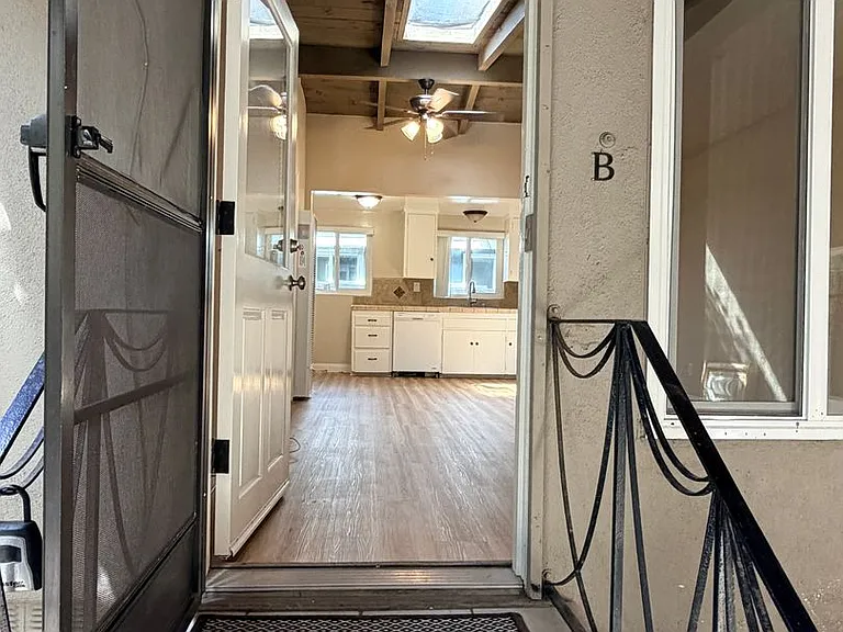 234 W Escalones — Photo 16