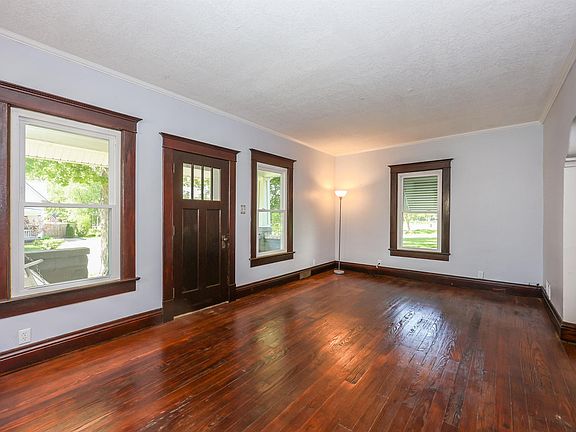 5th image of 405 E Van Buren St