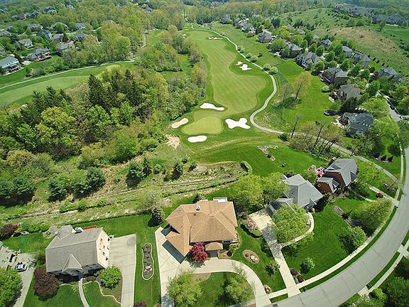 Spectacular view of the course - Hole 9 - Lakes.