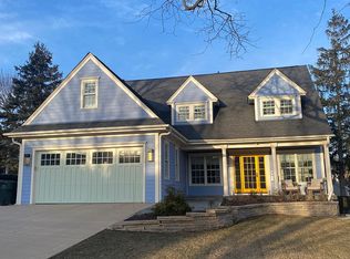 650 S Grove Ave, Barrington, IL 60010