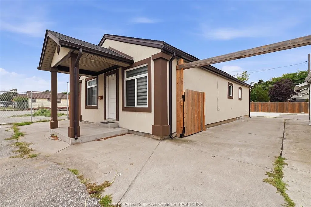 3 bed, $2,300 — Photo 4