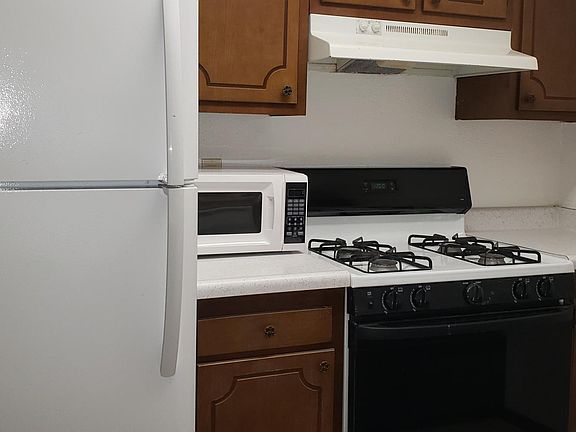 3rd image of 703 Octavia St