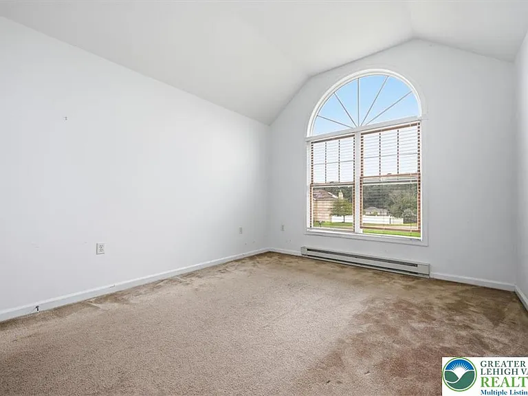 86 Northpark Dr E — Photo 37
