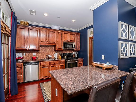 3rd image of 1524 Jackson Ave E #13