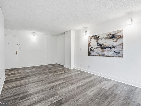 4th image of 2311 Pimmit Dr APT 105