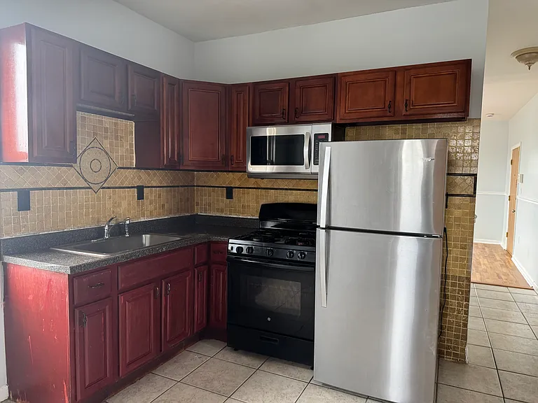 590 Hawthorne Ave #1 — Photo 11