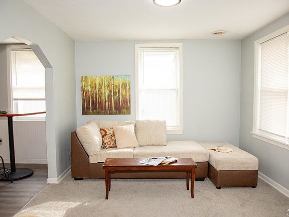 4th image of 5323 Lathrop St