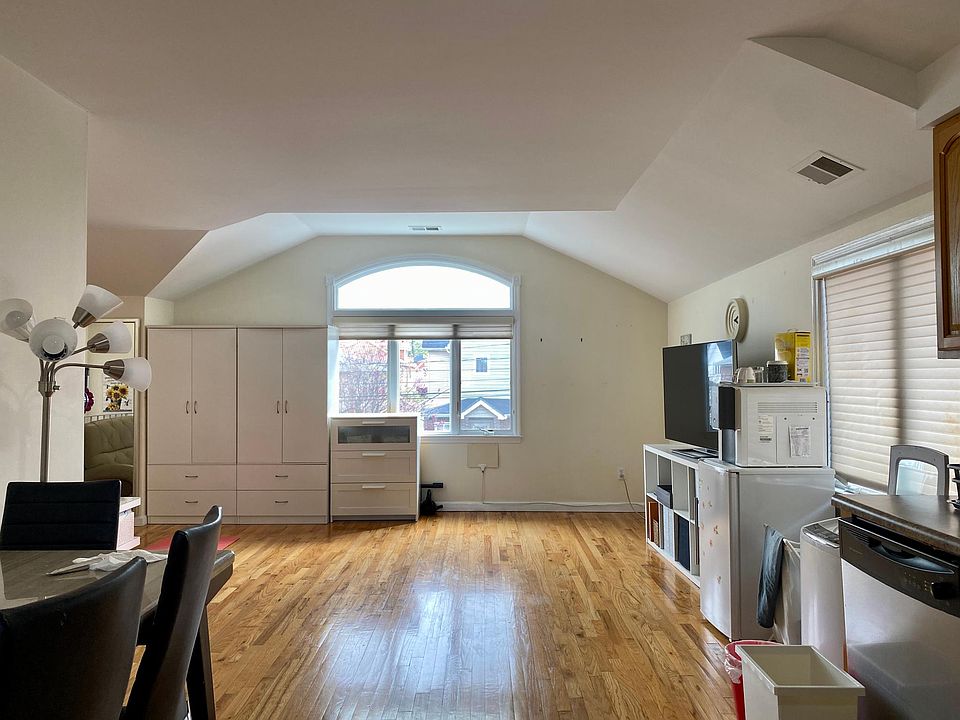 15039 17th Rd FLOOR 2, Whitestone, NY 11357 Zillow