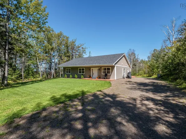 1960 Long Point Rd, Burlington, NS B0P 1E0