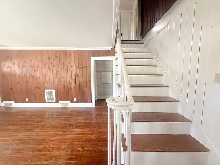 100 Davis Ave — Photo 5