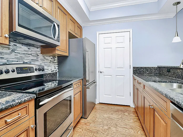 300 W 5th St #315 — Photo 4