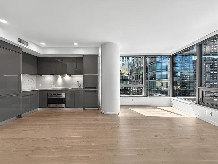 1808 Minor Ave #1005 — Photo 2