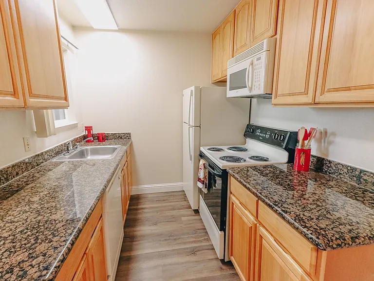Peppertree Apartments — Photo 19