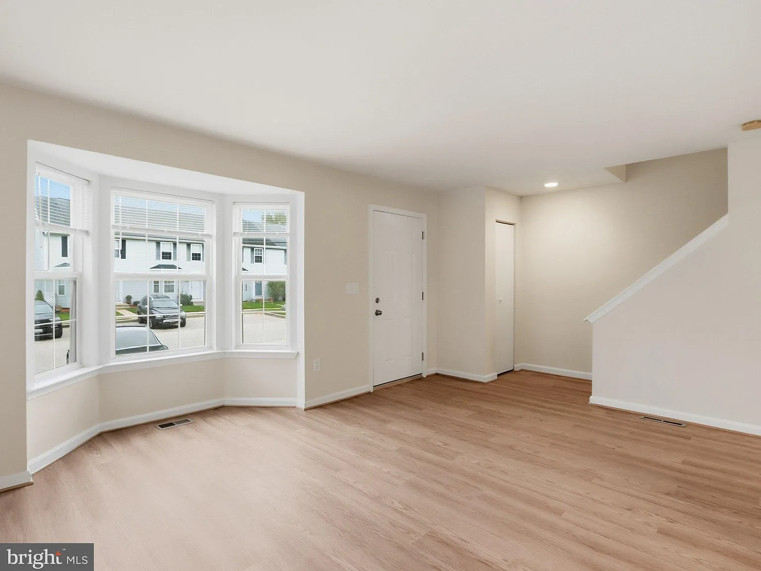 3 bed, 3.5 bath, 1372 sqft, $2,600 — Photo 3