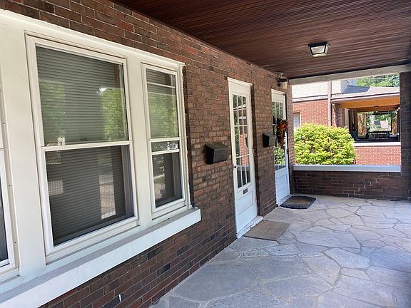 4th image of 140 N Gardiner Ave #1