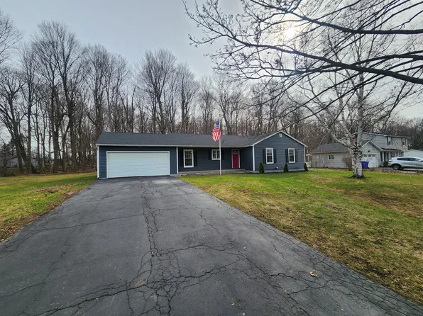 43 Sunderland Trl, Rochester, NY 14624