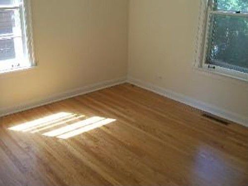 4th image of 126 Ann St