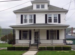 527 E Chestnut St, Hegins, PA 17938