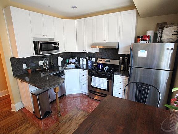 4th image of 2838 N Francisco Ave #Two_-2b