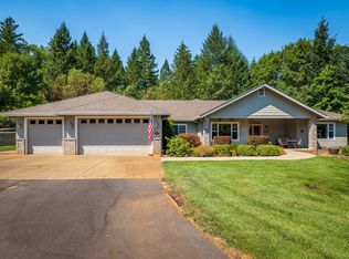 171 Red Rock Ln, Grants Pass, OR 97527