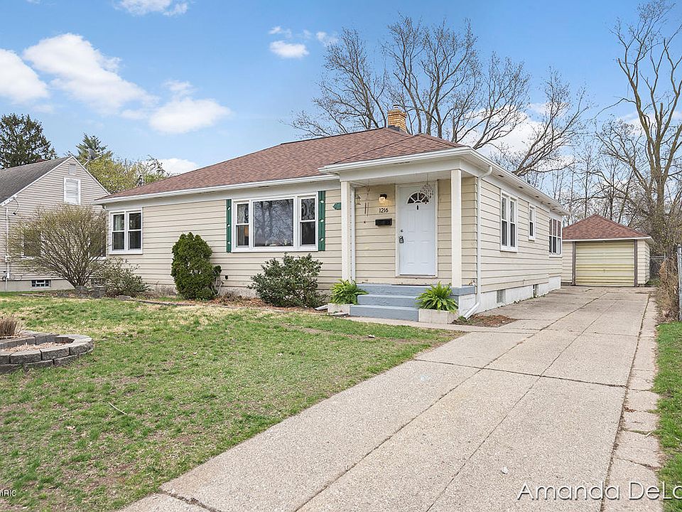 1st image of 1216 Ellsmere St NE