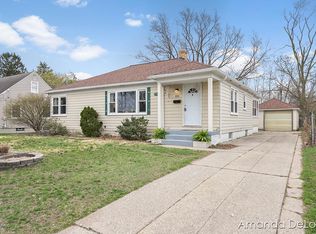 1216 Ellsmere St NE, Grand Rapids, MI 49505