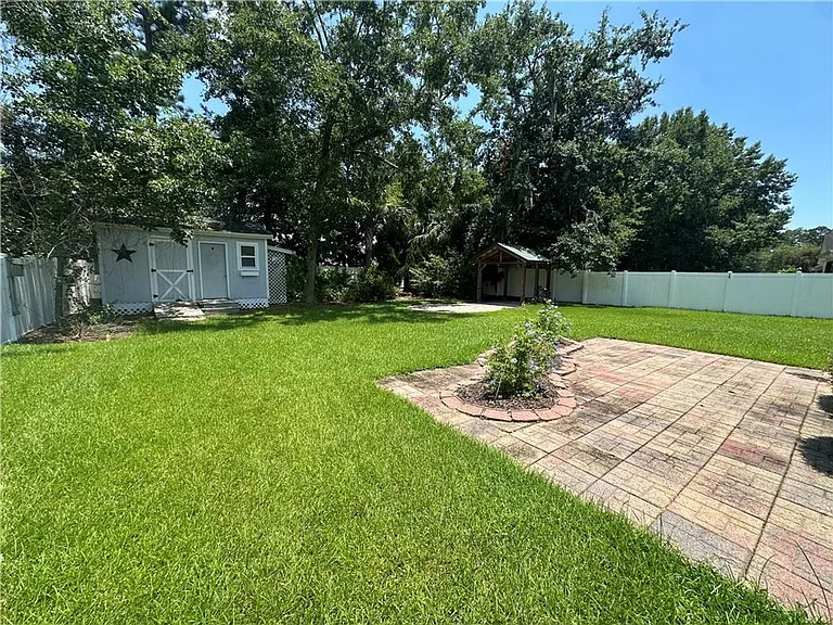 235 Wellington Pl — Photo 15