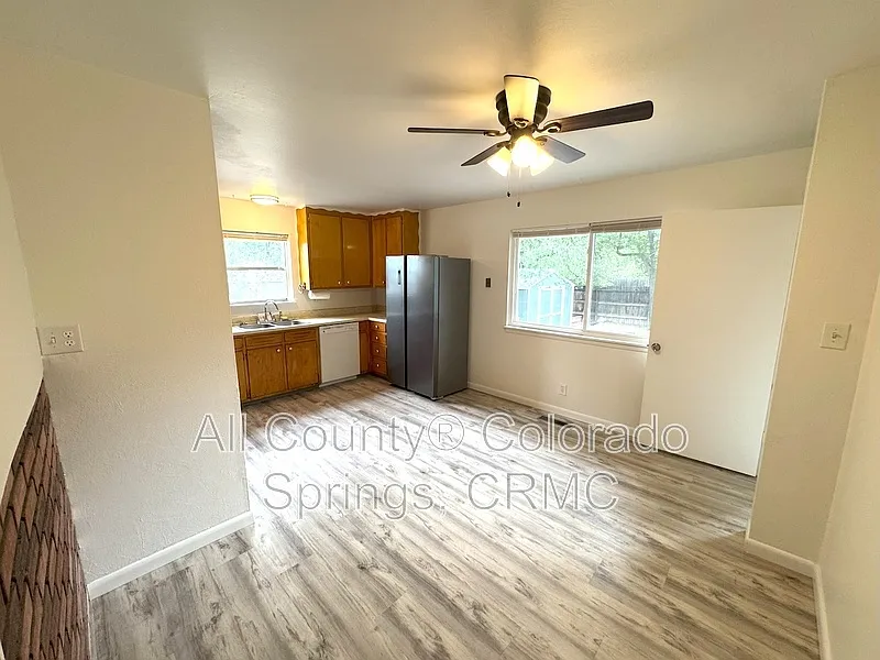 4 bed, 2.0 bath, 2135 sqft, $1,960 — Photo 4